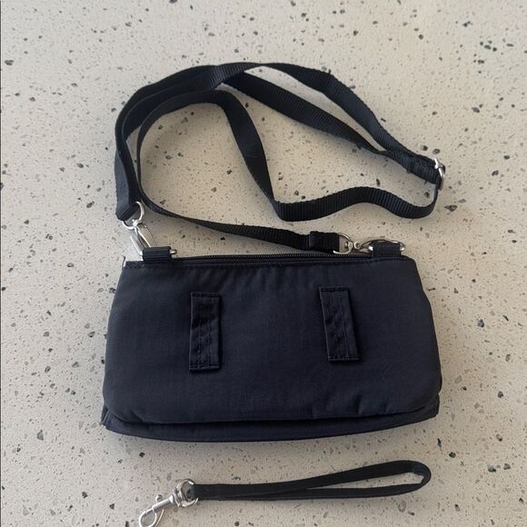 Baggallini Black Nylon Small Crossbody Bag Fanny Pack Zipper Closure Casual EUC - Picture 2 of 12